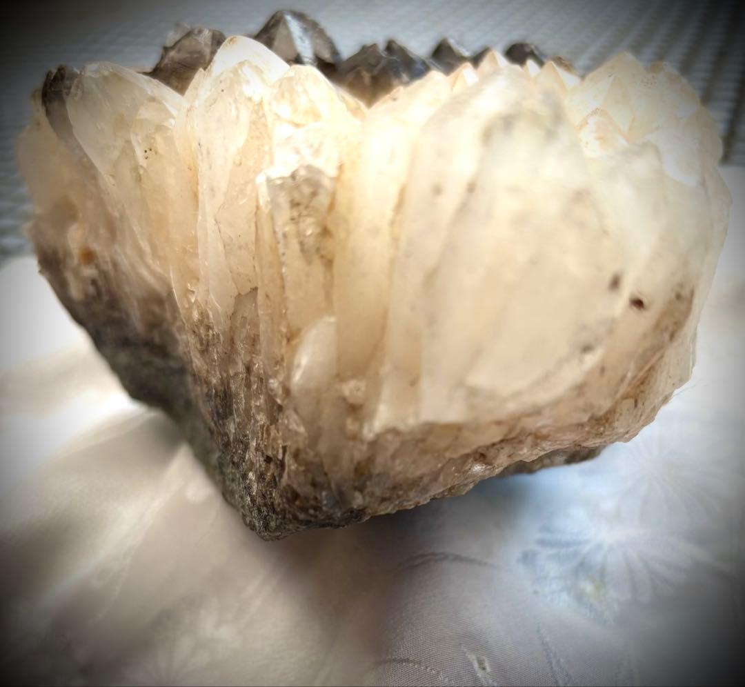 水晶のクラスター☆天然石☆ (ルチル・モリオン・リアクォーツの混在