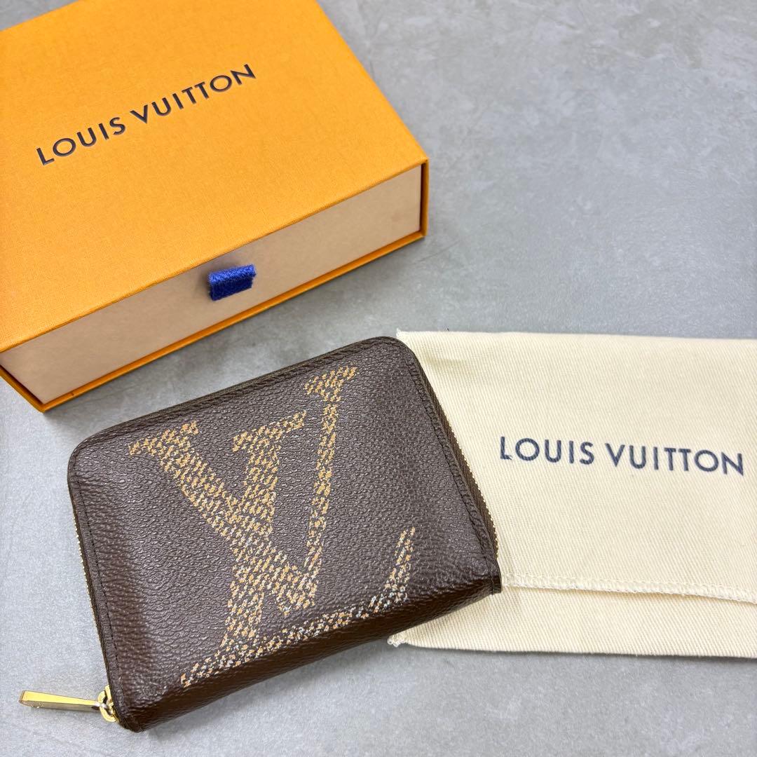 YUNO　ジャイアントモノグラム ジッピーケース M69354