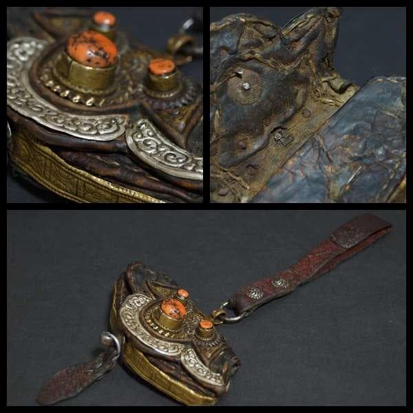 オールドチベット 革製ポーチ財布 古い天然珊瑚象嵌 銀製浮彫り唐草紋