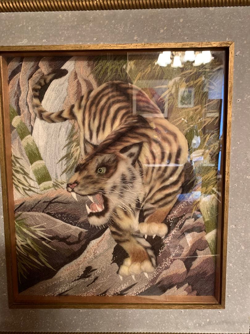 虎(タイガー)の刺繍絵 額縁入
