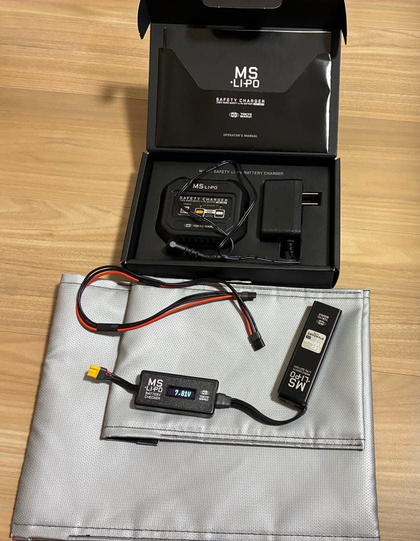 東京マルイ　次世代電動ガンMP5A4 予備マグ、純正リポ等