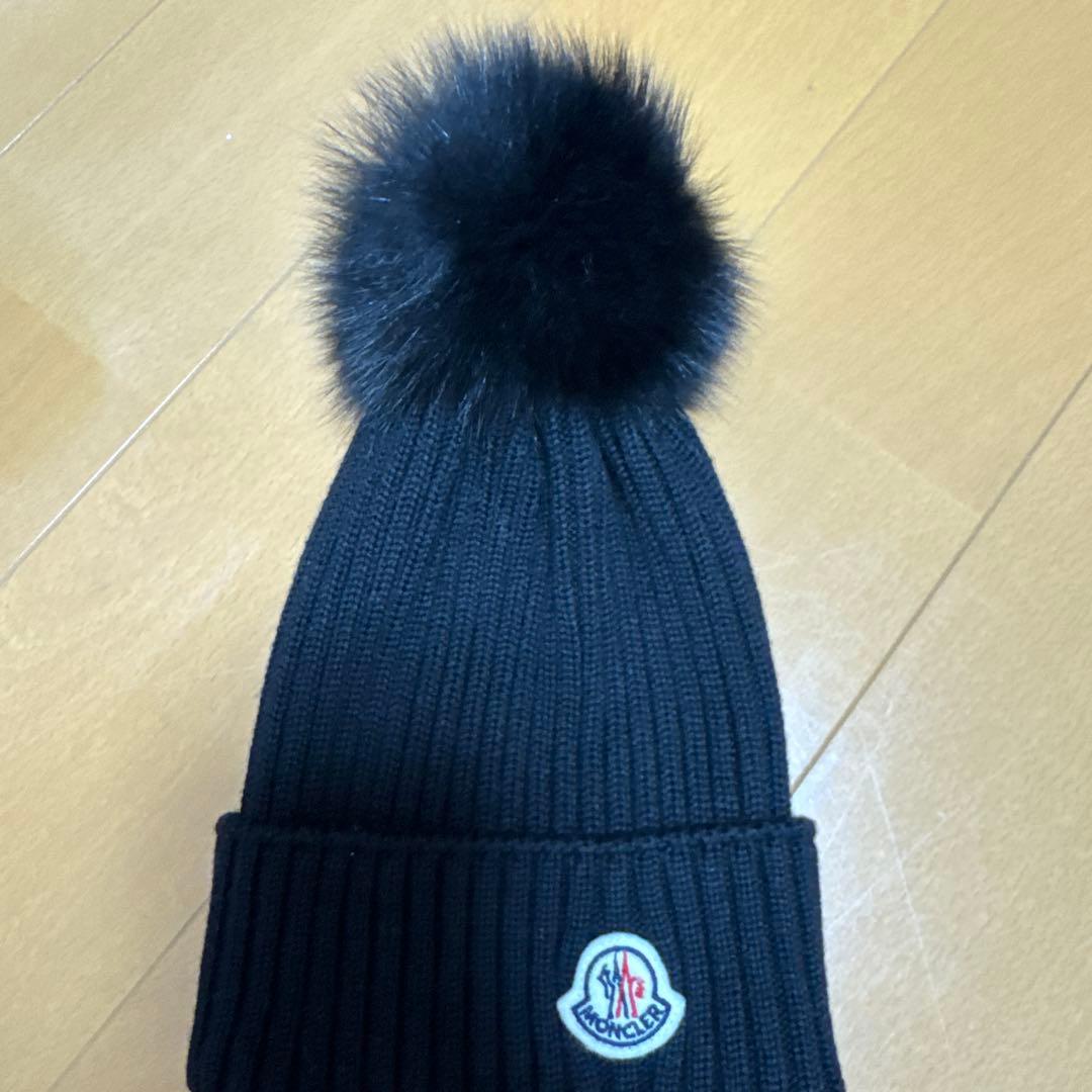 MONCLER ファー付きブラックニット帽