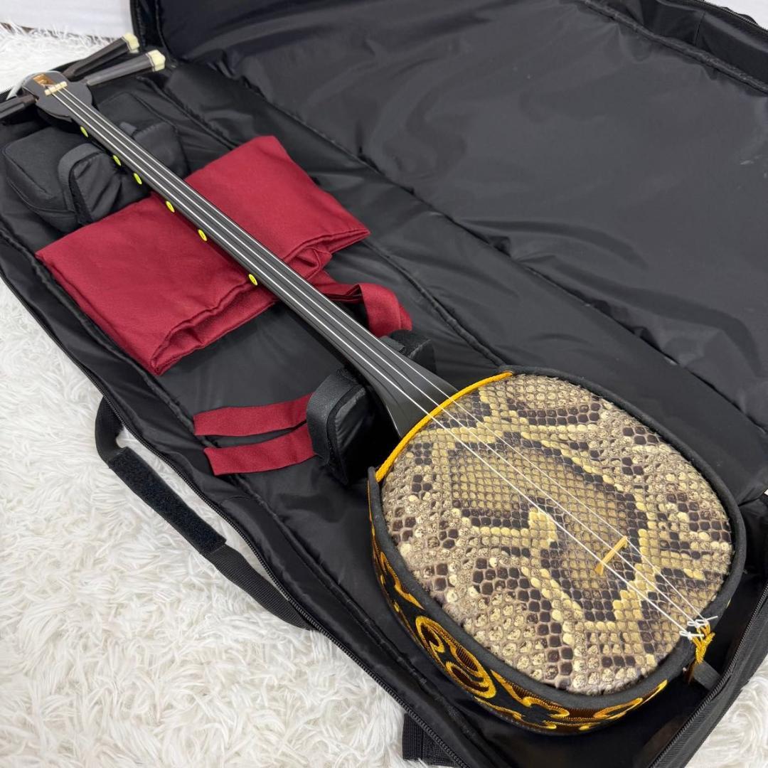 【美品】沖縄三味線 蛇皮（合皮） ソフトケース付き　87-7