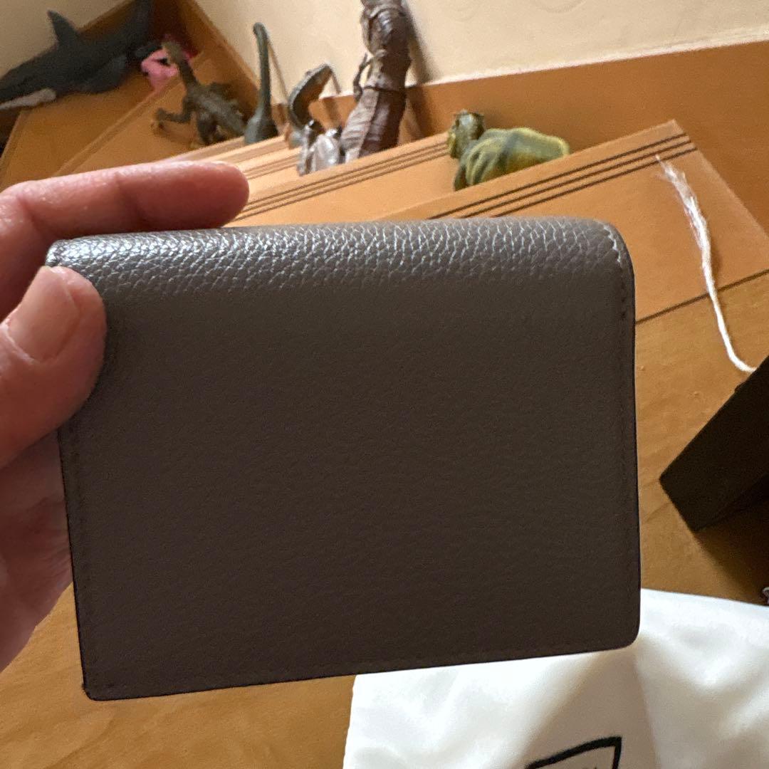 GUCCI グレー 二つ折り財布 GGロゴ