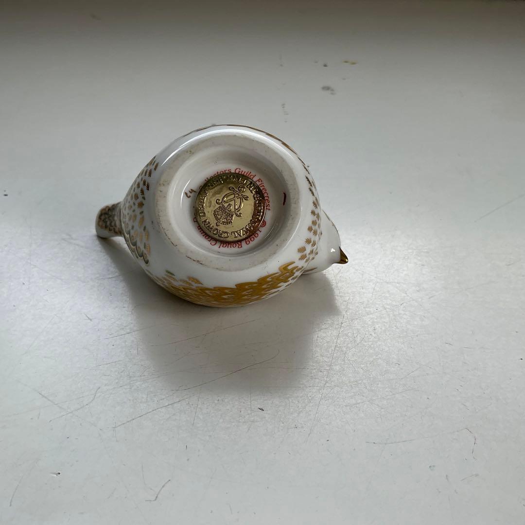 英国　ロイヤルクラウンダービー　陶器製 鳥の置物 金色 手描き模様