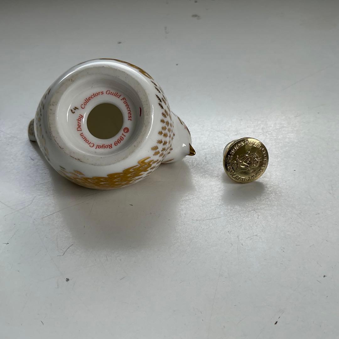 英国　ロイヤルクラウンダービー　陶器製 鳥の置物 金色 手描き模様