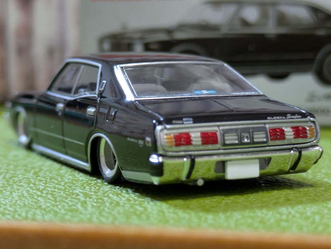 ★ カール　日産　330グロリア、330セド、白、改深リム、ローダウン