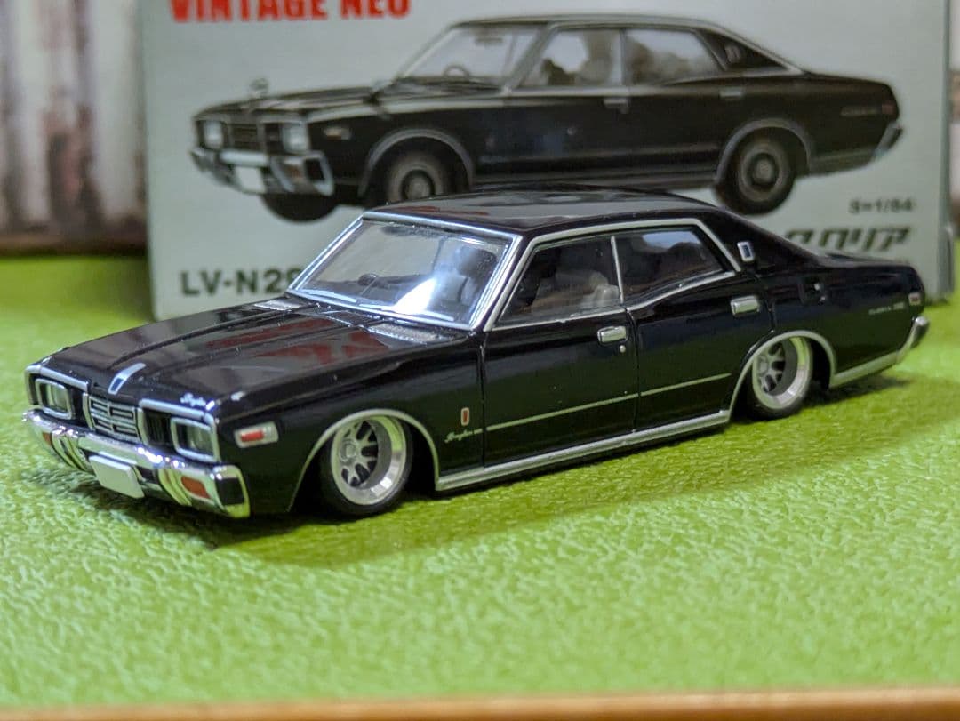 ★ カール　日産　330グロリア、330セド、白、改深リム、ローダウン