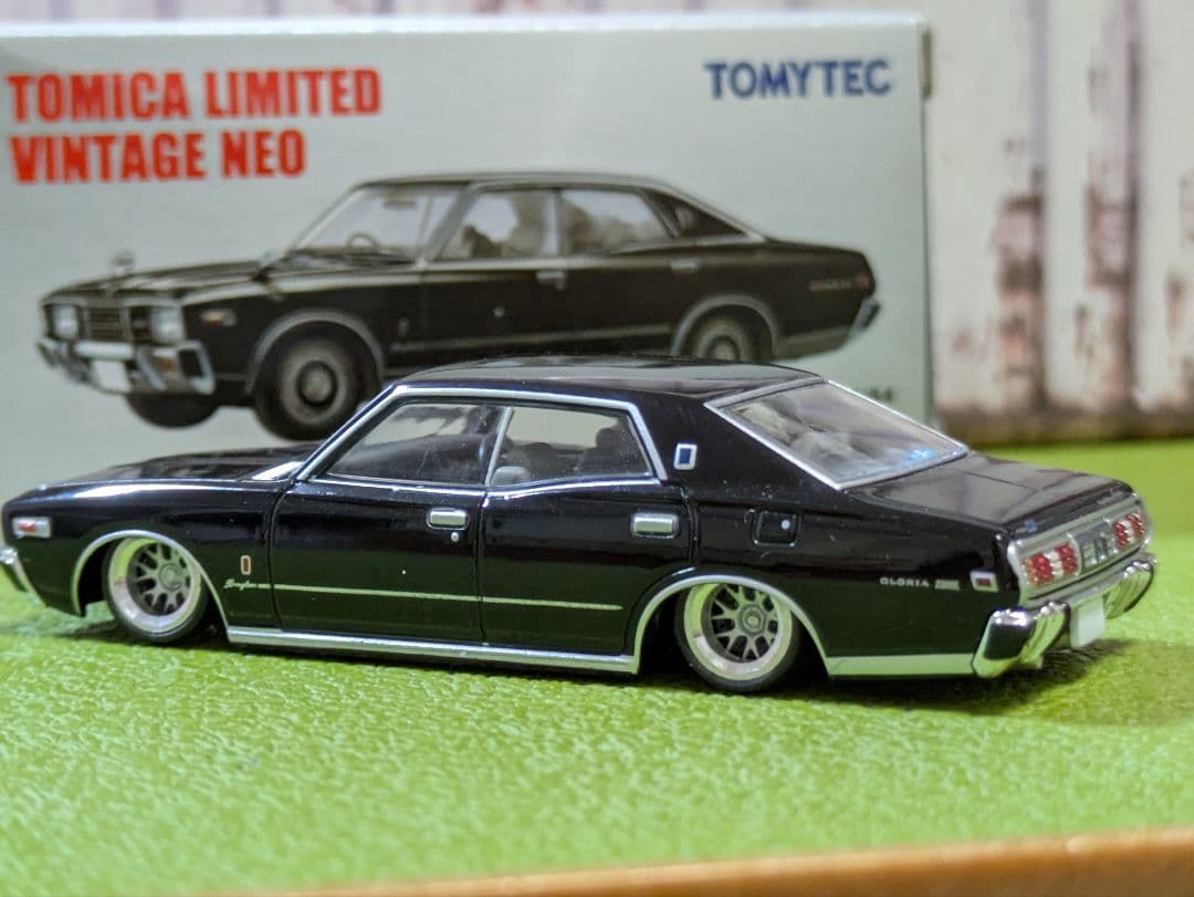 ★ カール　日産　330グロリア、330セド、白、改深リム、ローダウン