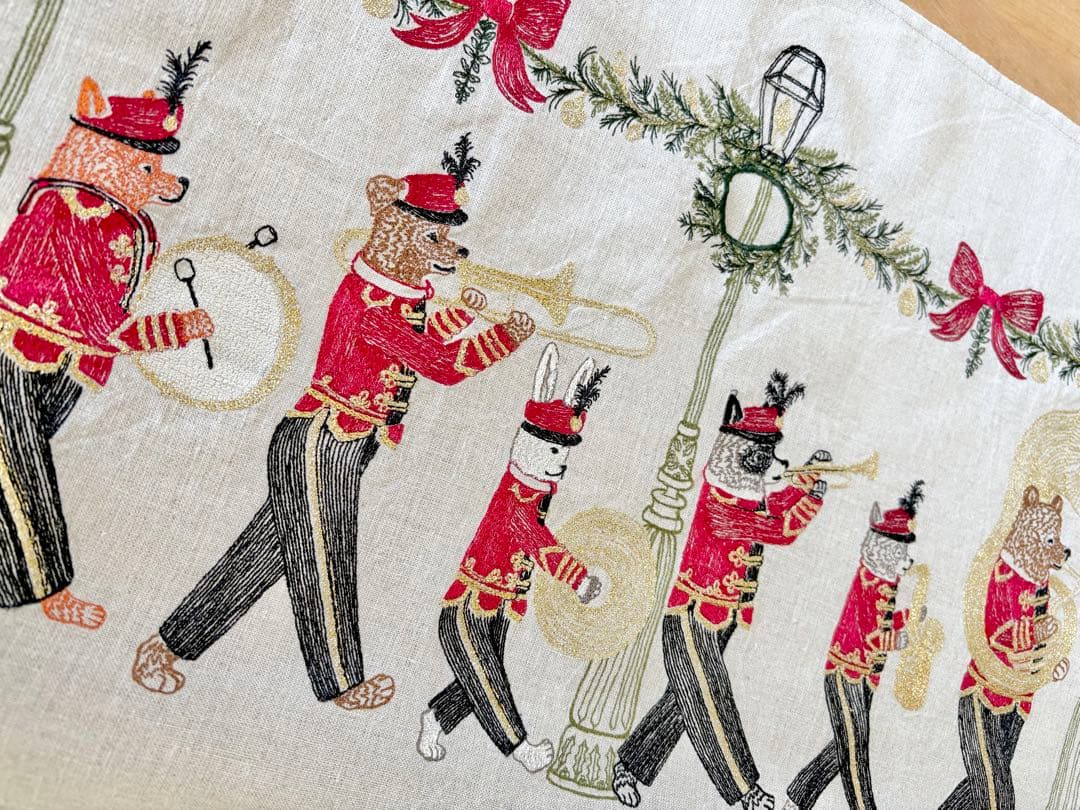 コーラルアンドタスク　クッションカバー　クリスマス　マーチングバンド