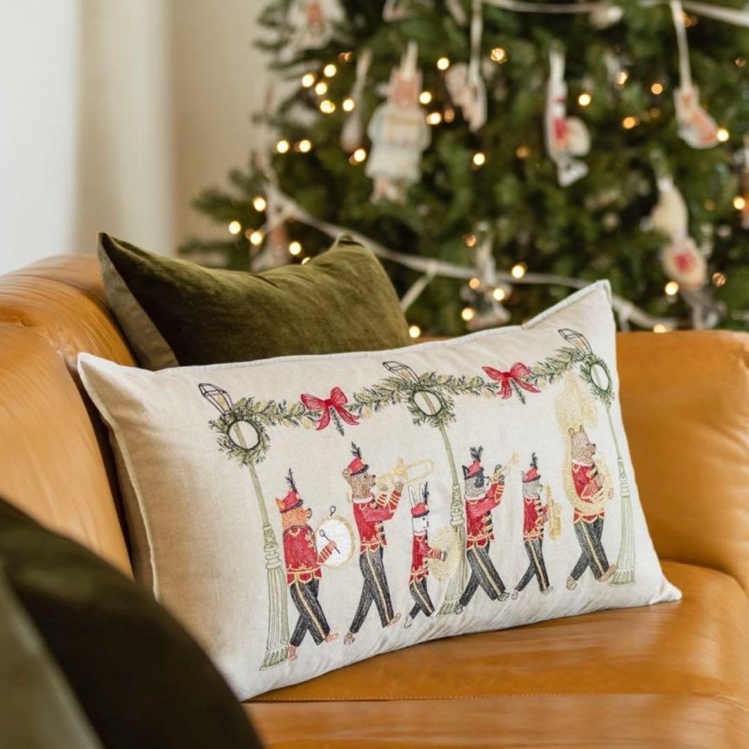 コーラルアンドタスク　クッションカバー　クリスマス　マーチングバンド