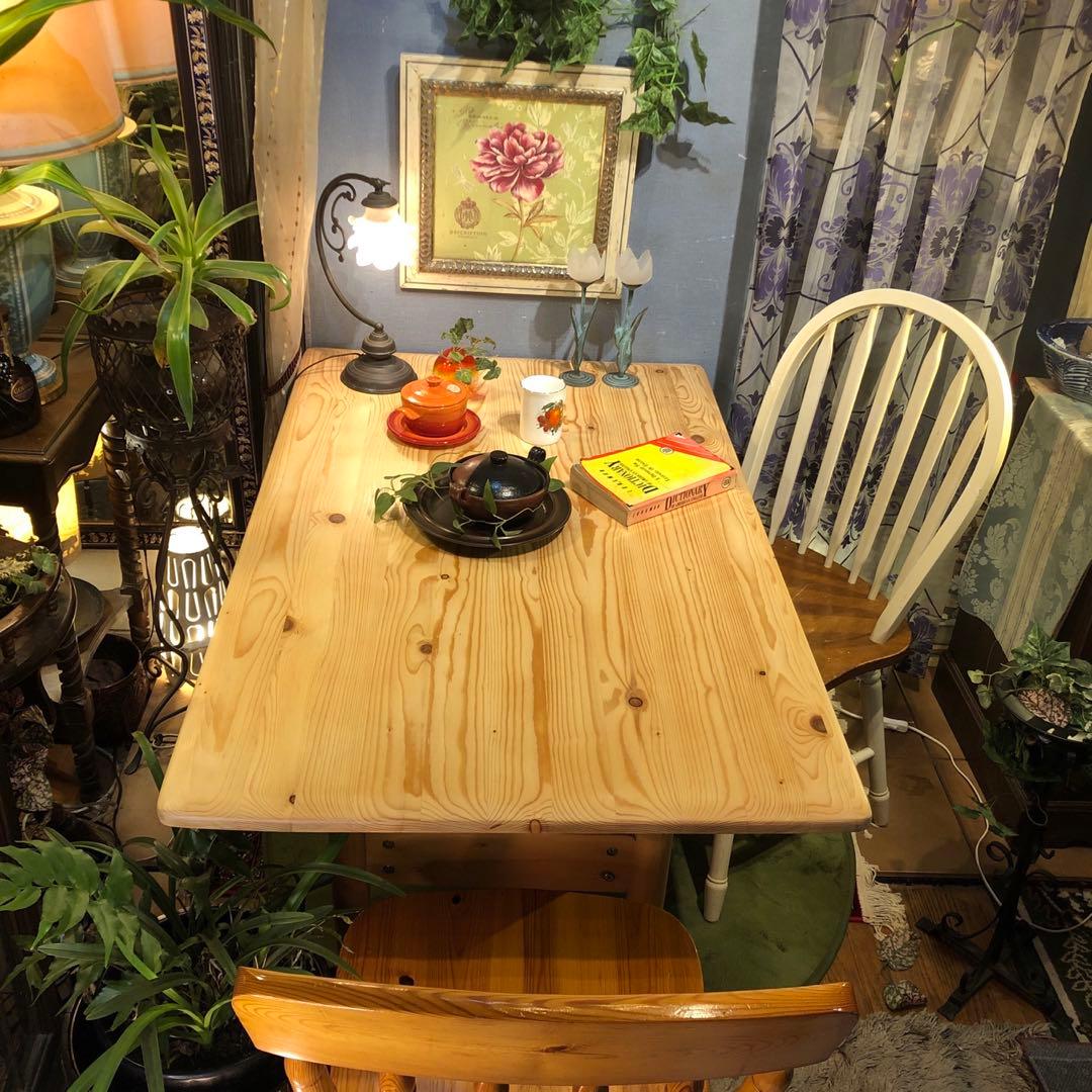 オイルフィニッシュ　リビングでもダイニングでも使えるテーブル