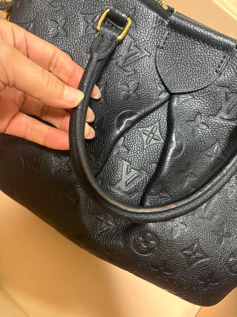 ルイ・ヴィトン ブラックレザーバッグ