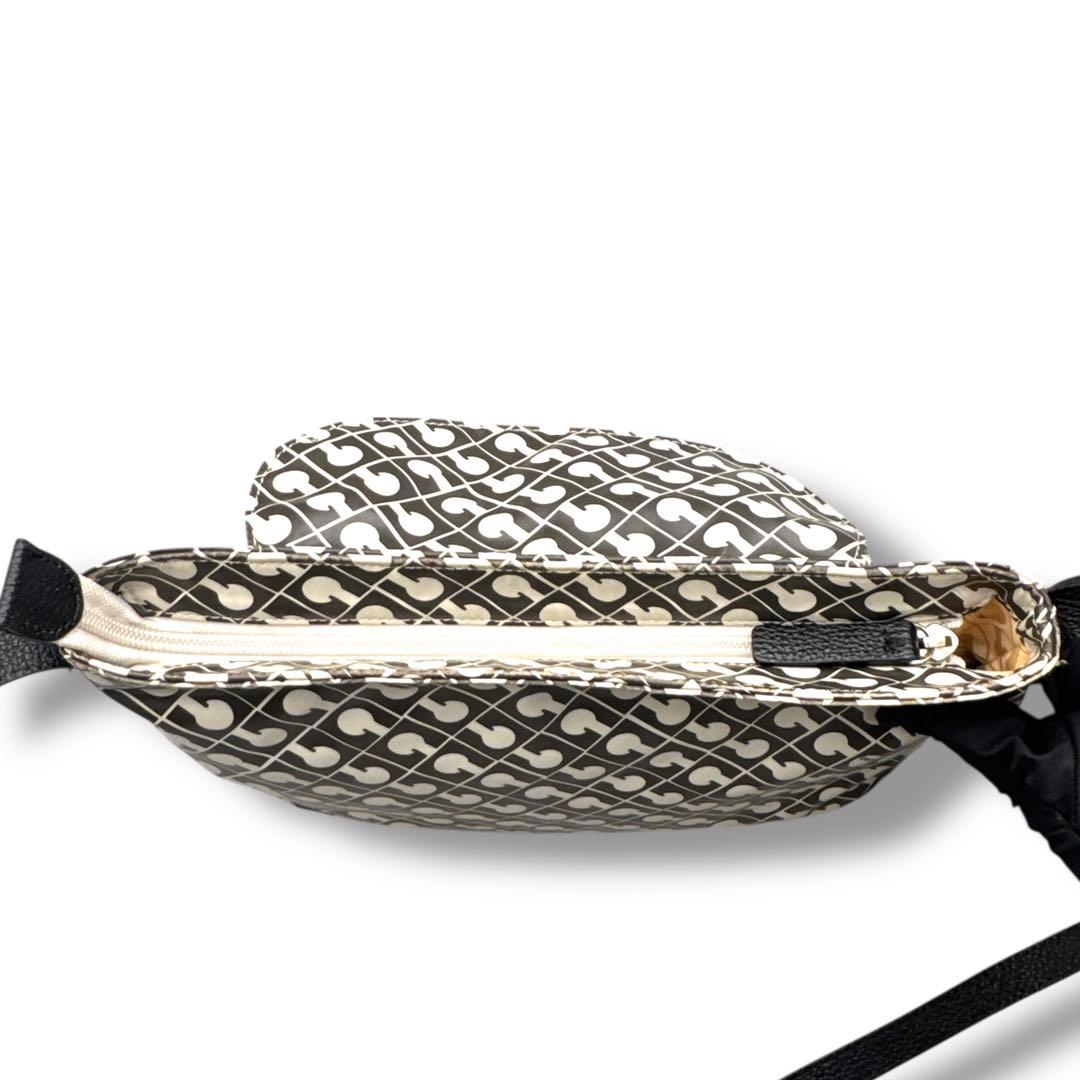 現行品　極美品　ソフティ ゲラルディーニ ロゴ　クロスショルダーバッグ