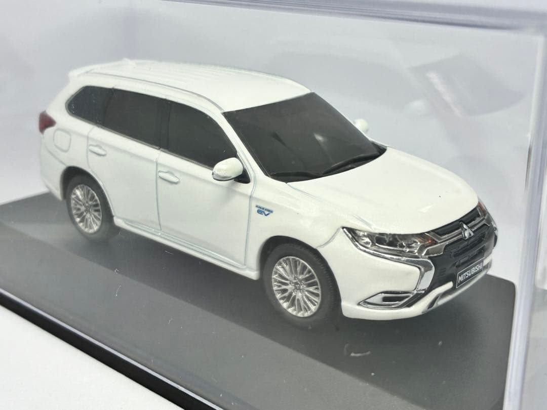 非売品 三菱 アウトランダーPHEV カラーサンプル 白