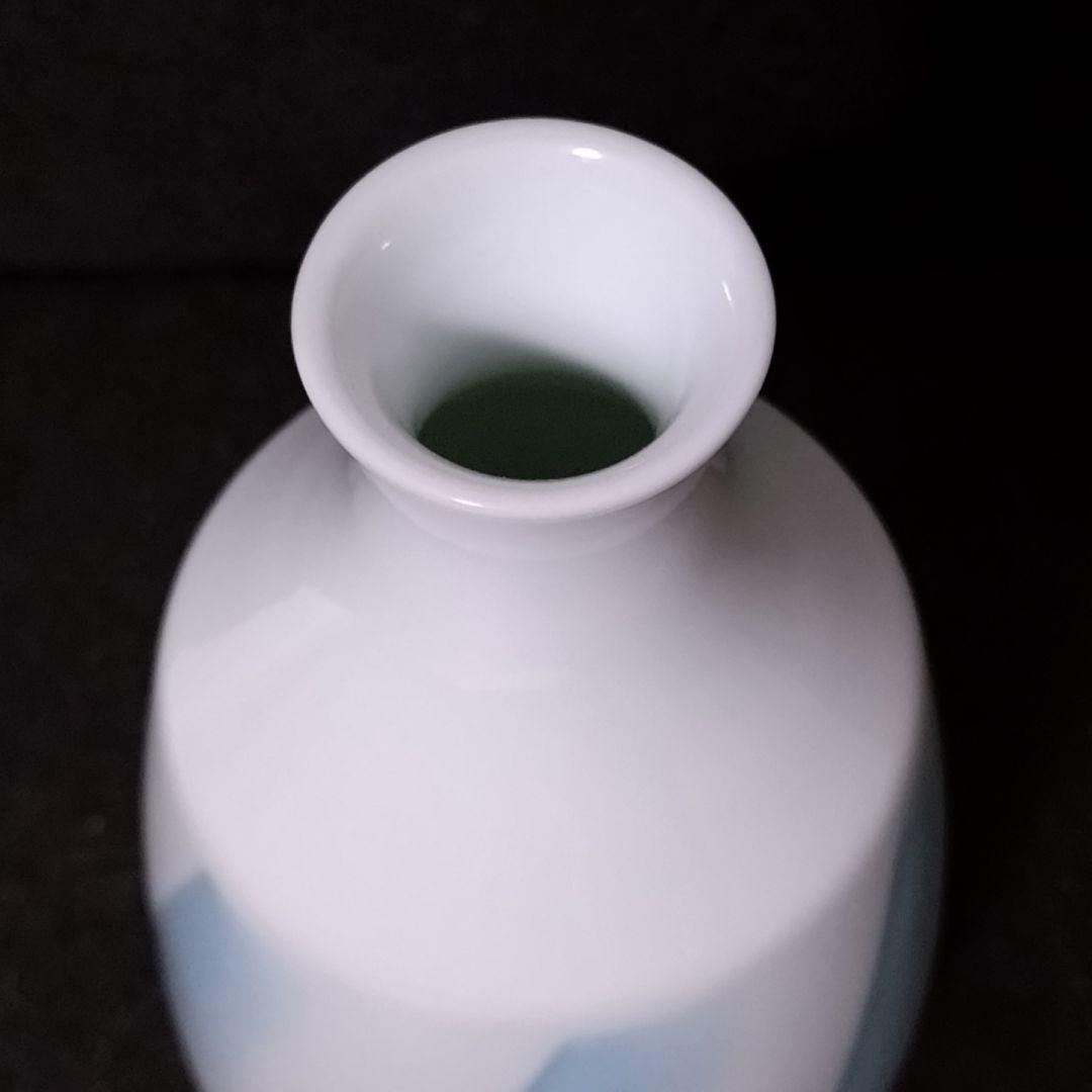 井上康徳 作　白磁青釉刻文　徳利　未使用品　共箱　井上萬二窯　酒器　日本酒　有田