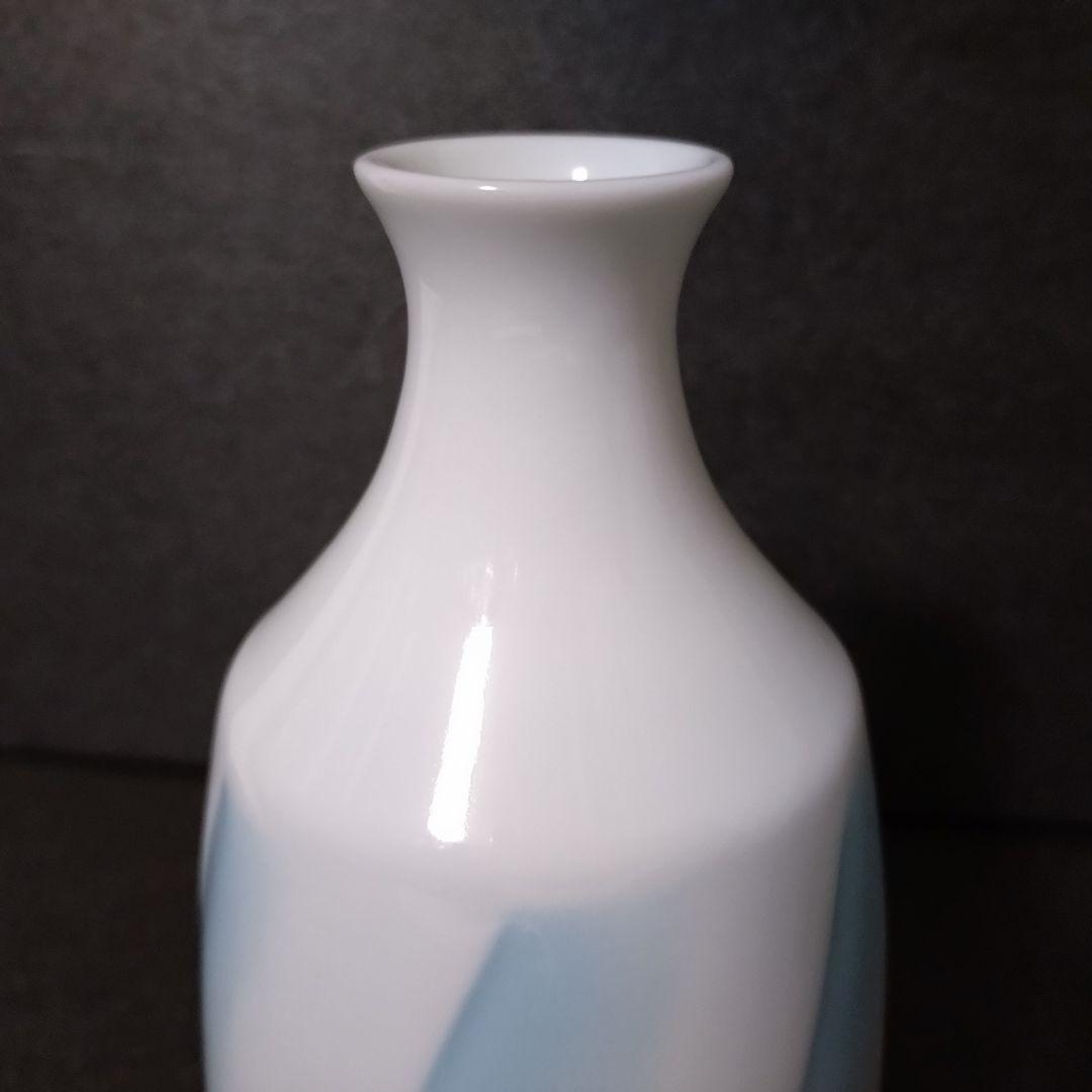 井上康徳 作　白磁青釉刻文　徳利　未使用品　共箱　井上萬二窯　酒器　日本酒　有田