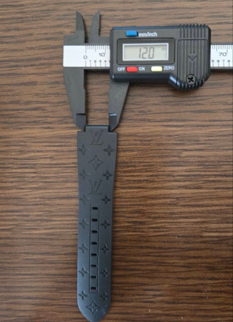 LOUIS VUITTON タンブール モノグラム ラバーストラップ ブラック