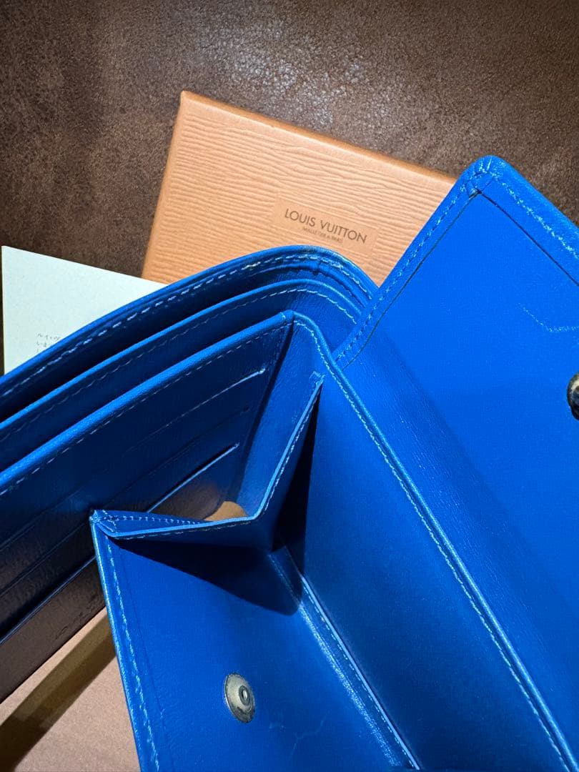LOUIS VUITTON 青 レザー 財布　エピ