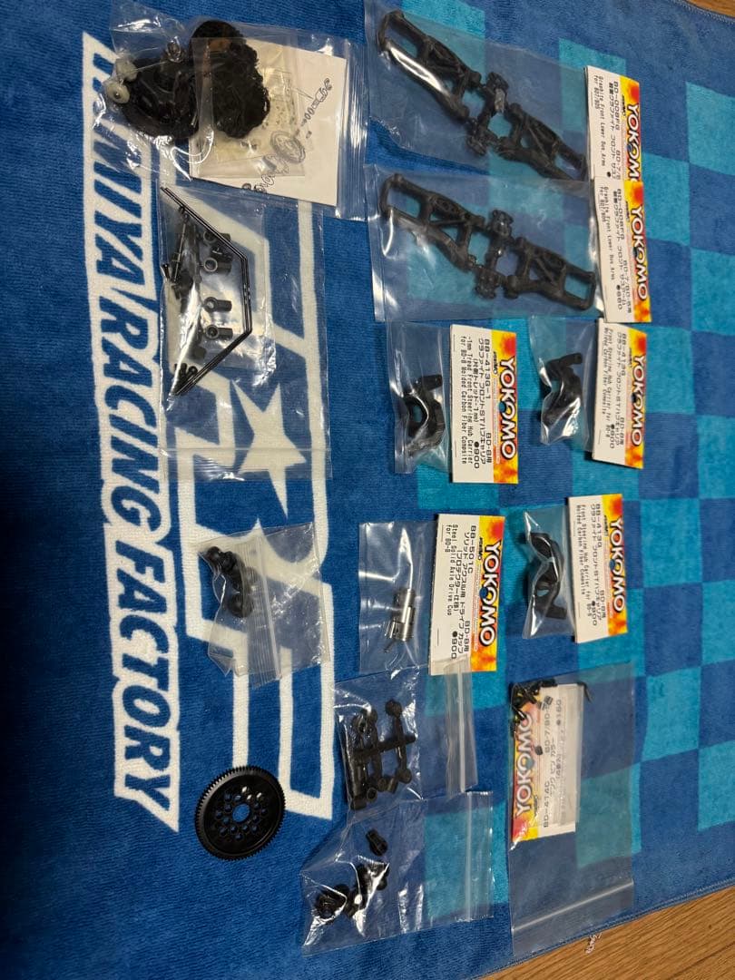 ヨコモBD8シャーシ、おまけ沢山