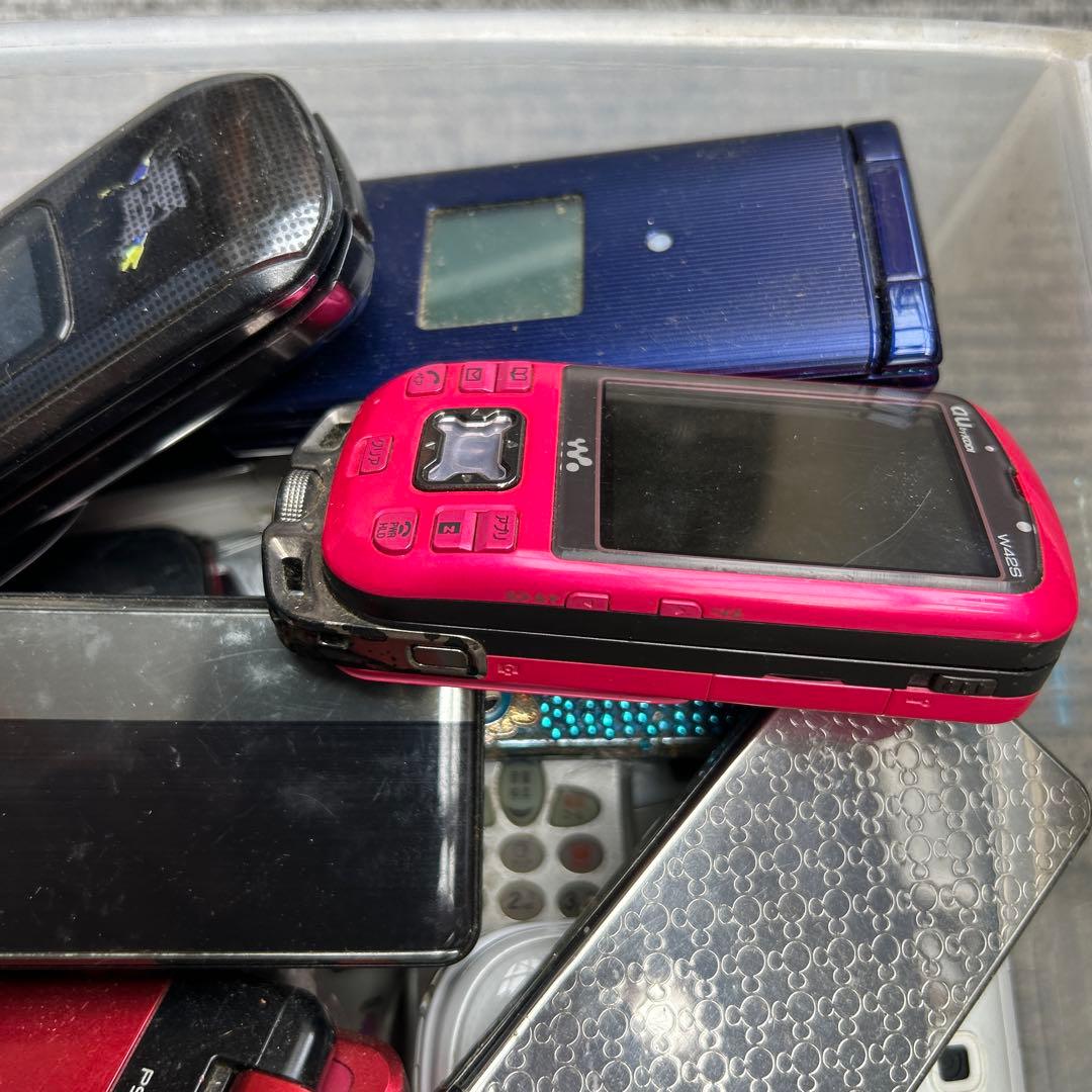 大量 携帯電話 ガラケー docomo/au 他 35台 ジャンク 部品取り
