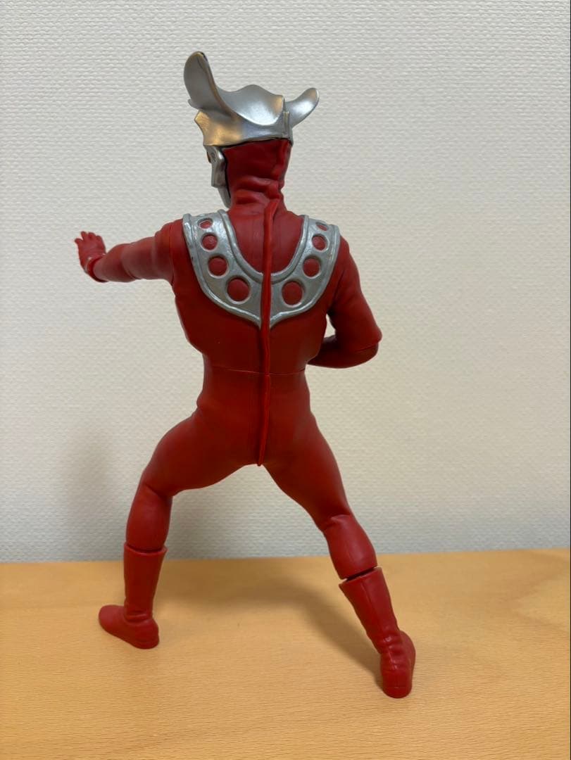 ウルトラマンレオ 可動式フィギュア 赤 S.H.フィギュアーツ