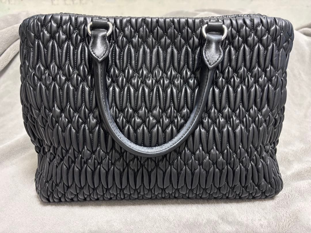 ぴーにゃ miumiuマテラッセ ナッパクリスタル ブラック　付属品あり