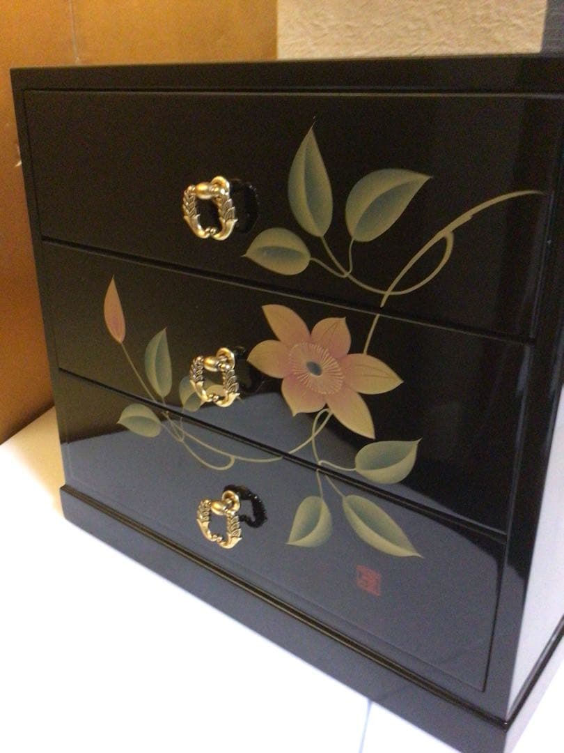 三段引出し 小箪笥 手描き蒔絵