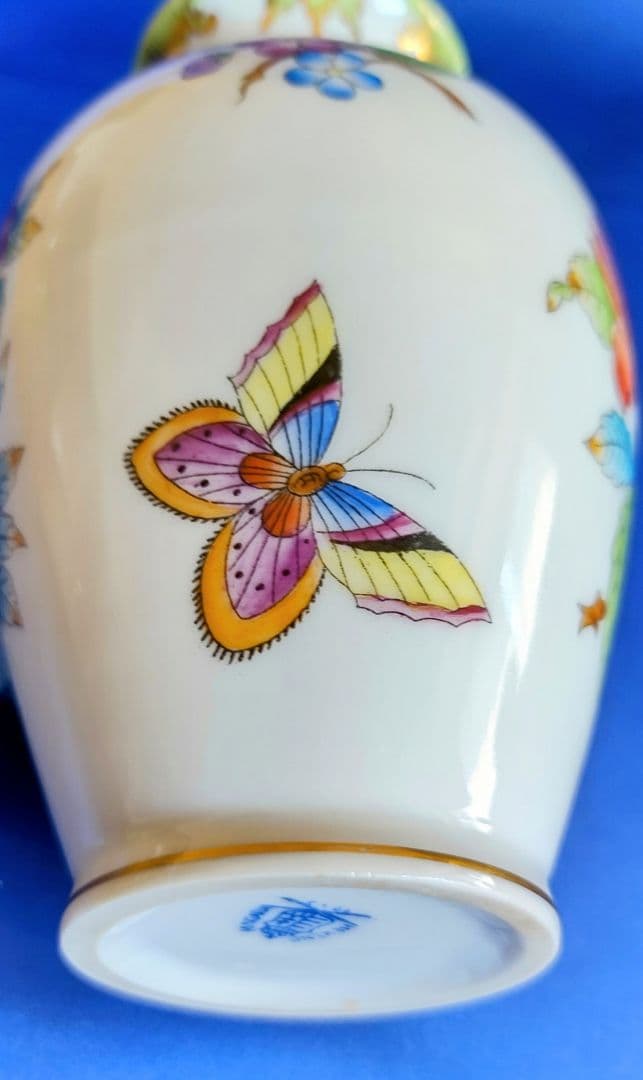 HEREND ヘレンド 【美品】白磁花瓶 花と蝶の装飾