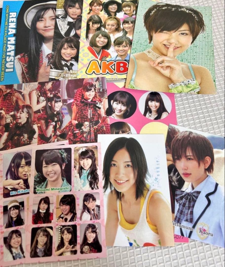 AKB48 豪華ランダムグッズセット（写真・免許証・シール・カード）