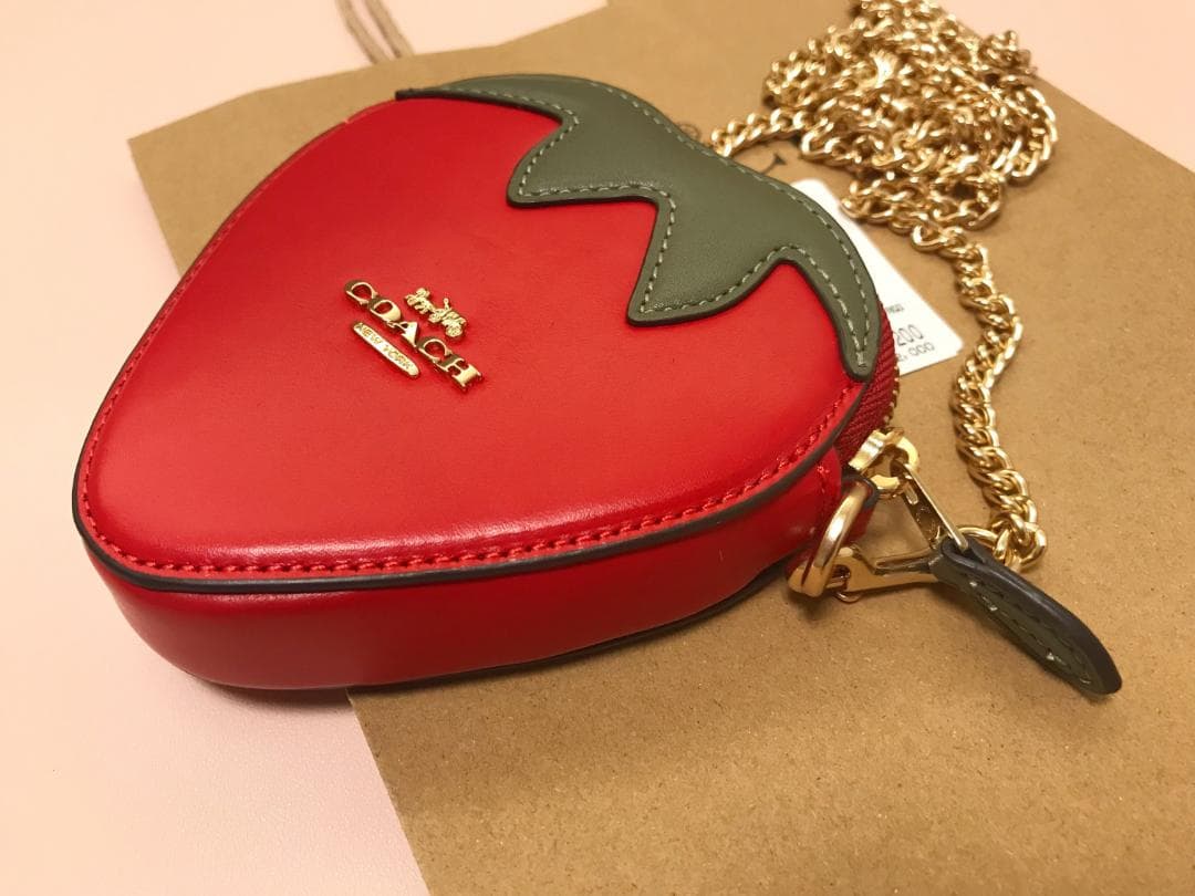umin☆ 新品coach ストロベリー  ケース