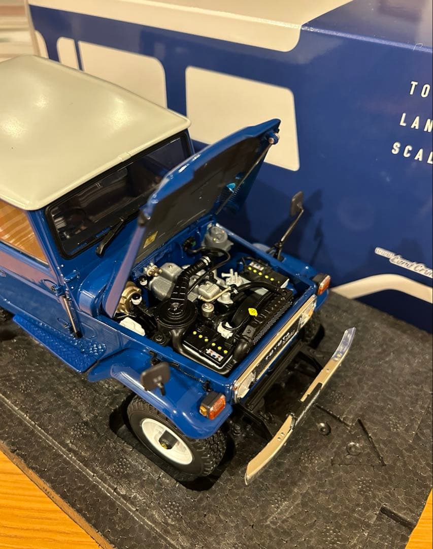 京商1/18スケール TOYOTAランドクルーザー40 青