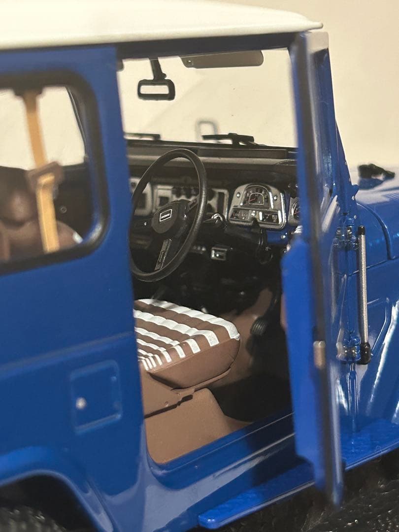 京商1/18スケール TOYOTAランドクルーザー40 青