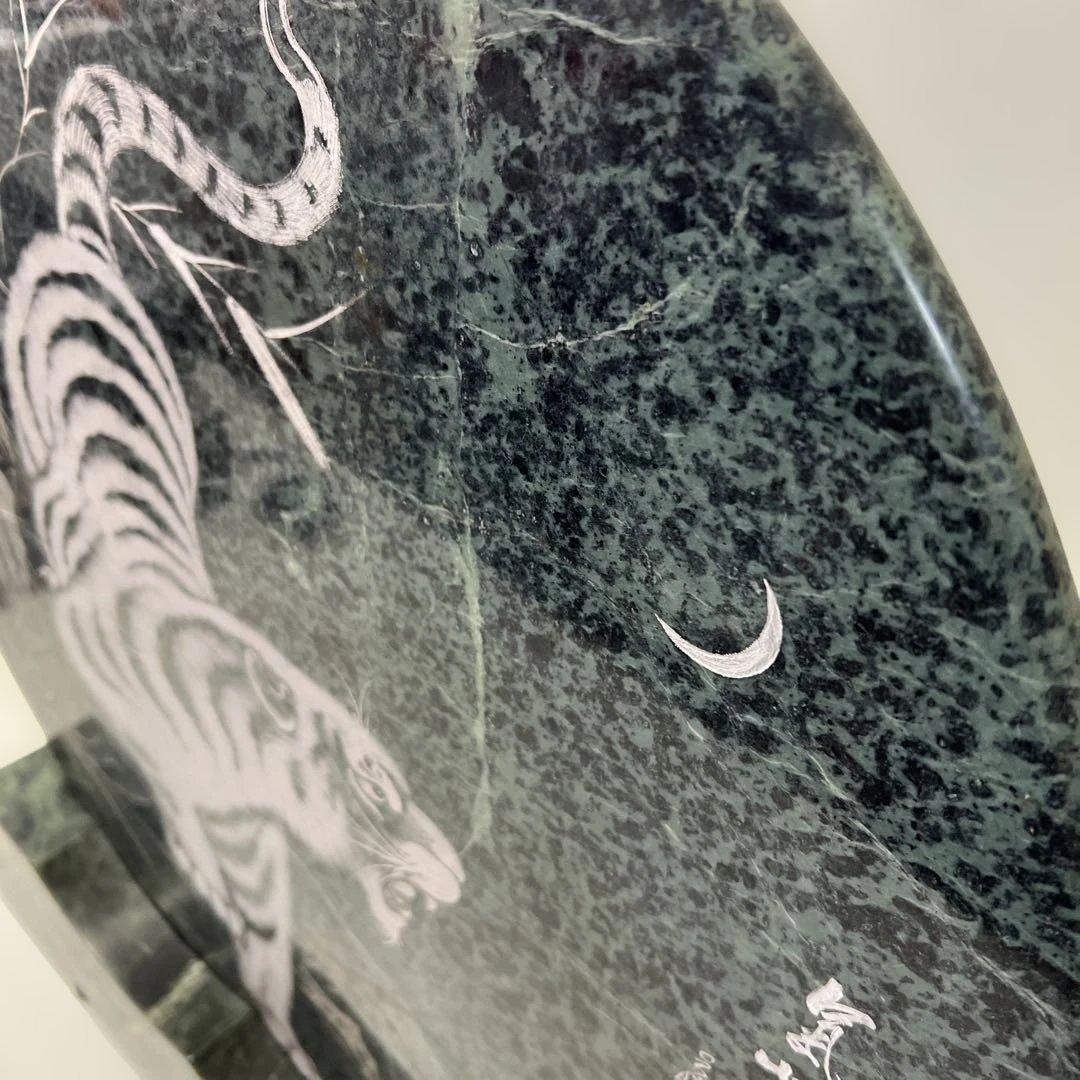 【高級美術品】大理石 影彫り 円形 石板画／白虎図 巨大サイズ 銘・台座付