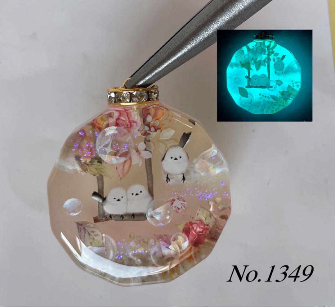 RUKURUKU/お城とうさぎ　薔薇　銀河　蓄光　オルゴナイトキーホルダー