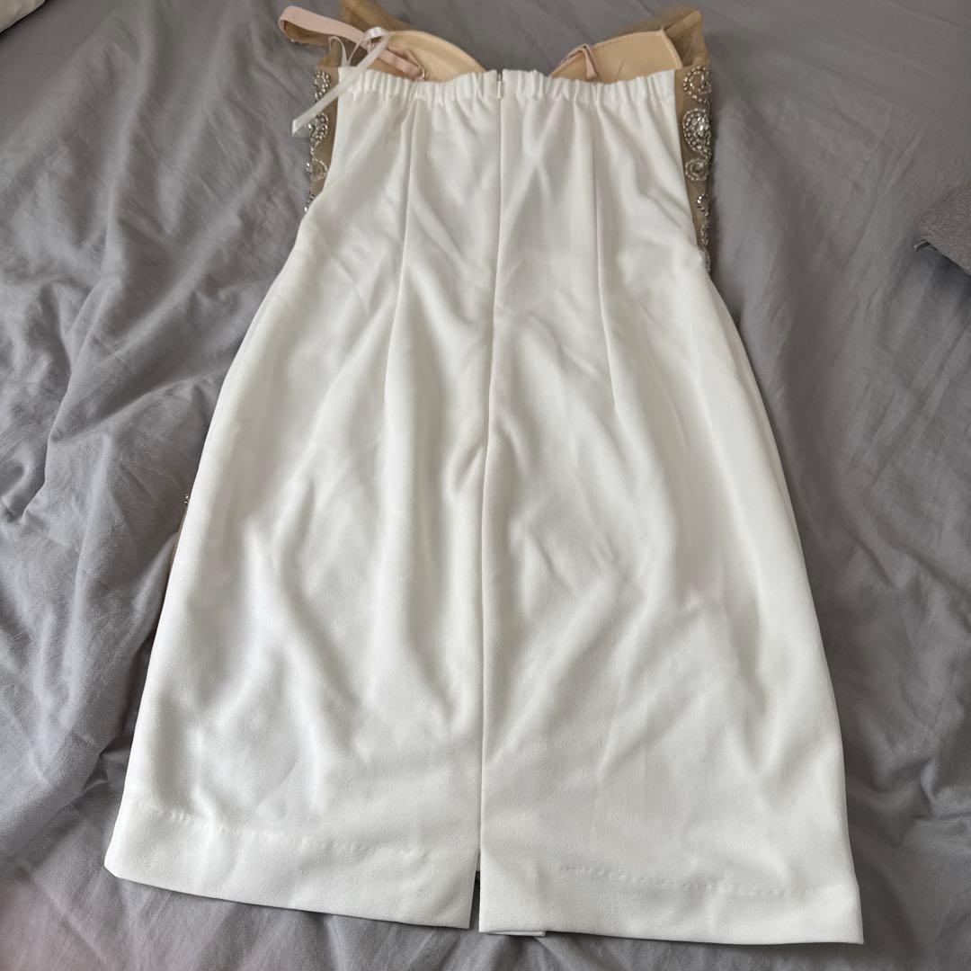 ビーズ刺繍付きナイトドレス