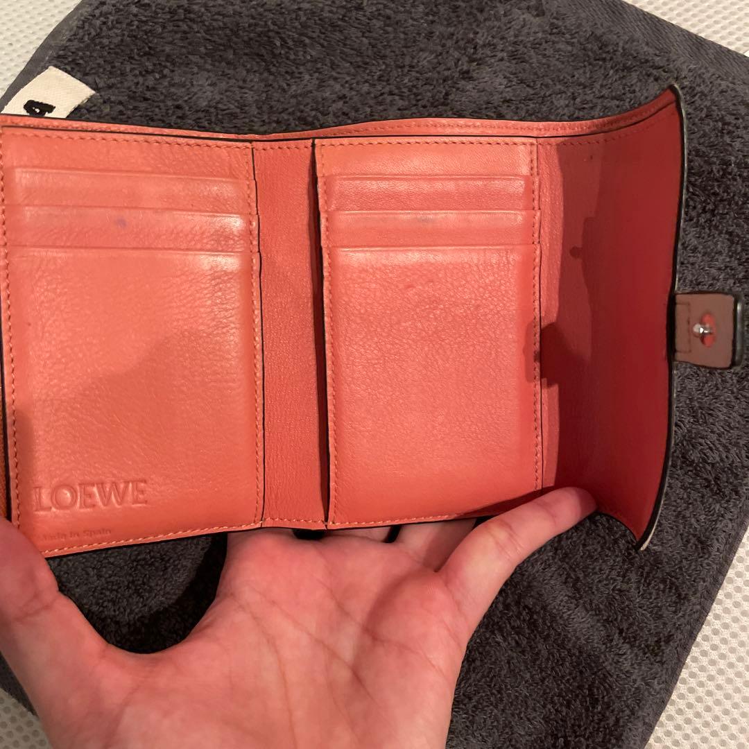 ロエベ 三つ折り財布 本当に 安い