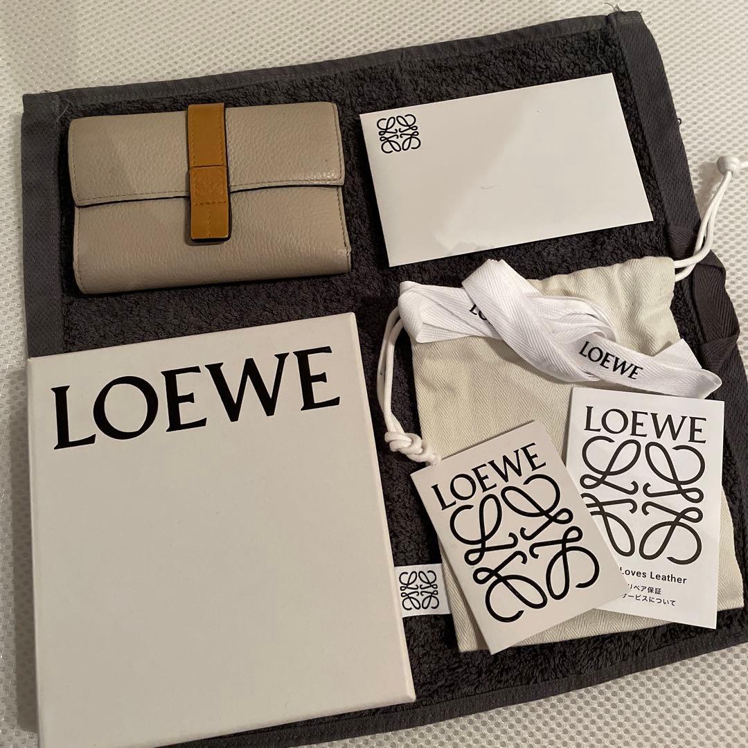 ロエベ 三つ折り財布 本当に 安い