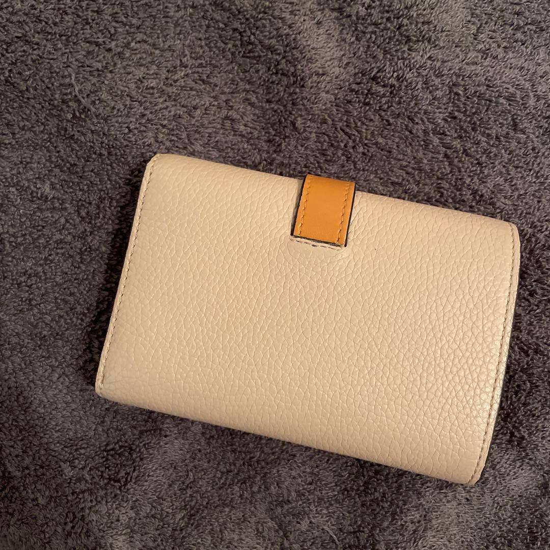 ロエベ 三つ折り財布 本当に 安い