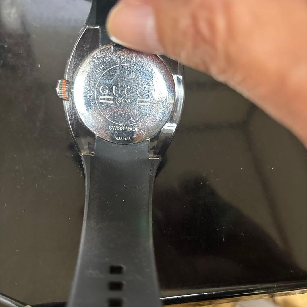 GUCCI ブラックラバーベルト時計