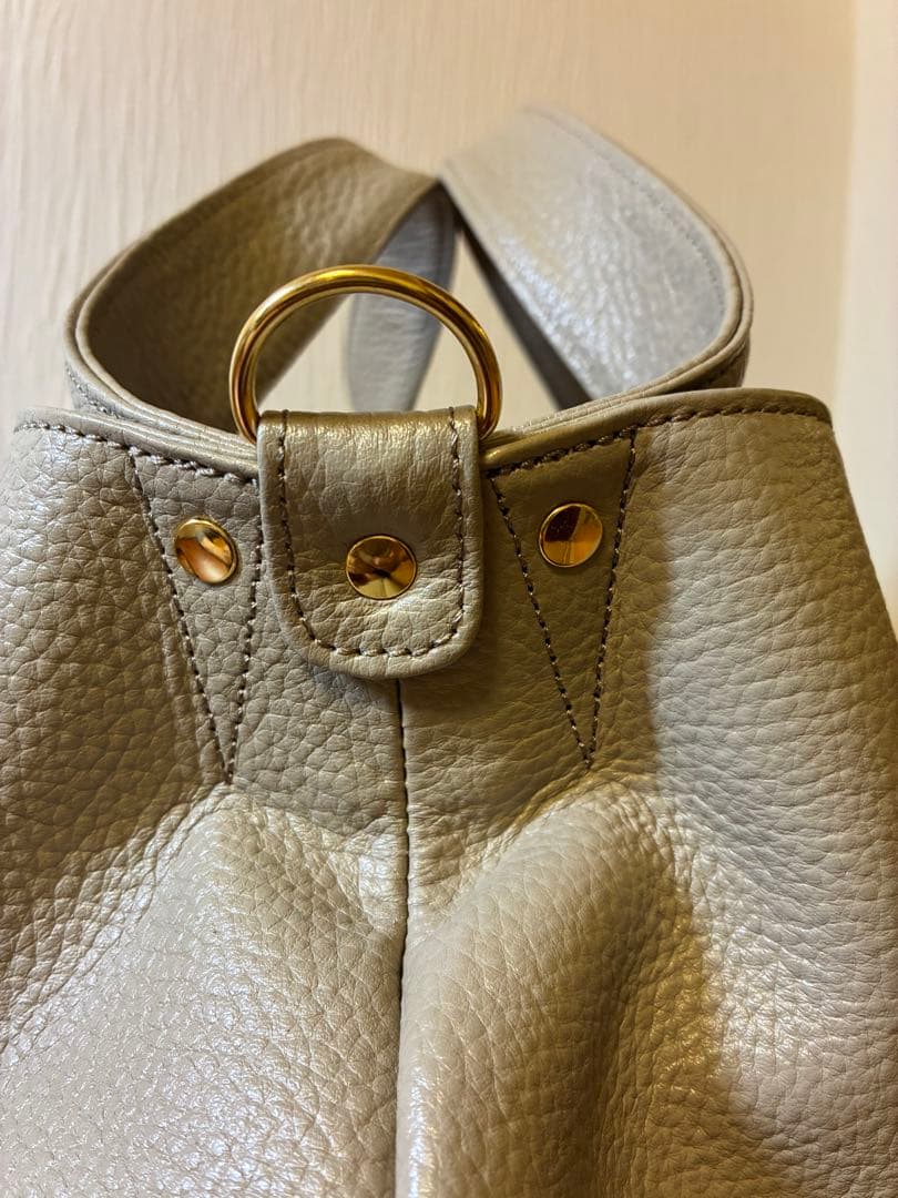 アタオ　エルヴィ　グレージュ