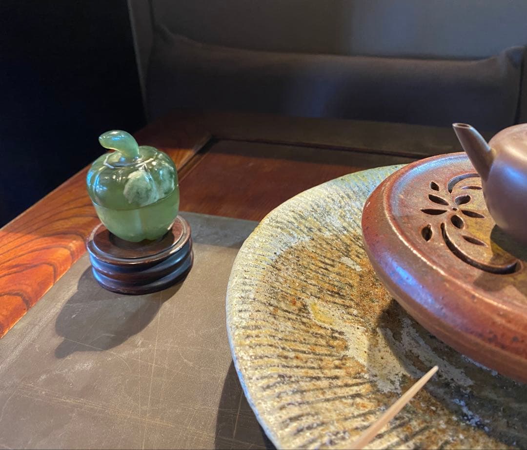 古翡翠 和田玉・鑑賞台付・ヴィンテージ レア ・オブジェ・鼻煙壺