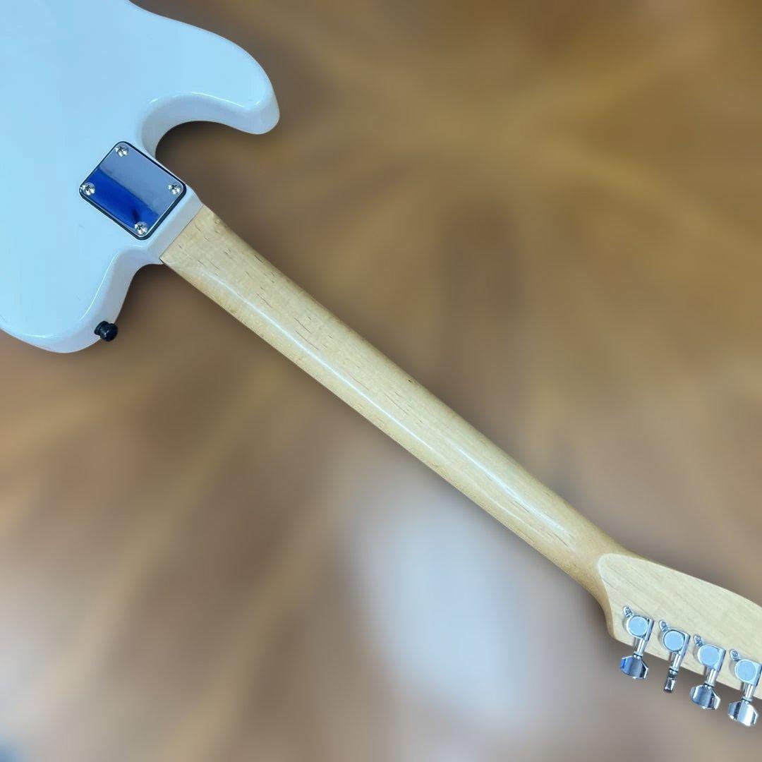 k*e様 PB141 エレキギター 白 やや傷汚れあり 動作不明 ジャンク 10