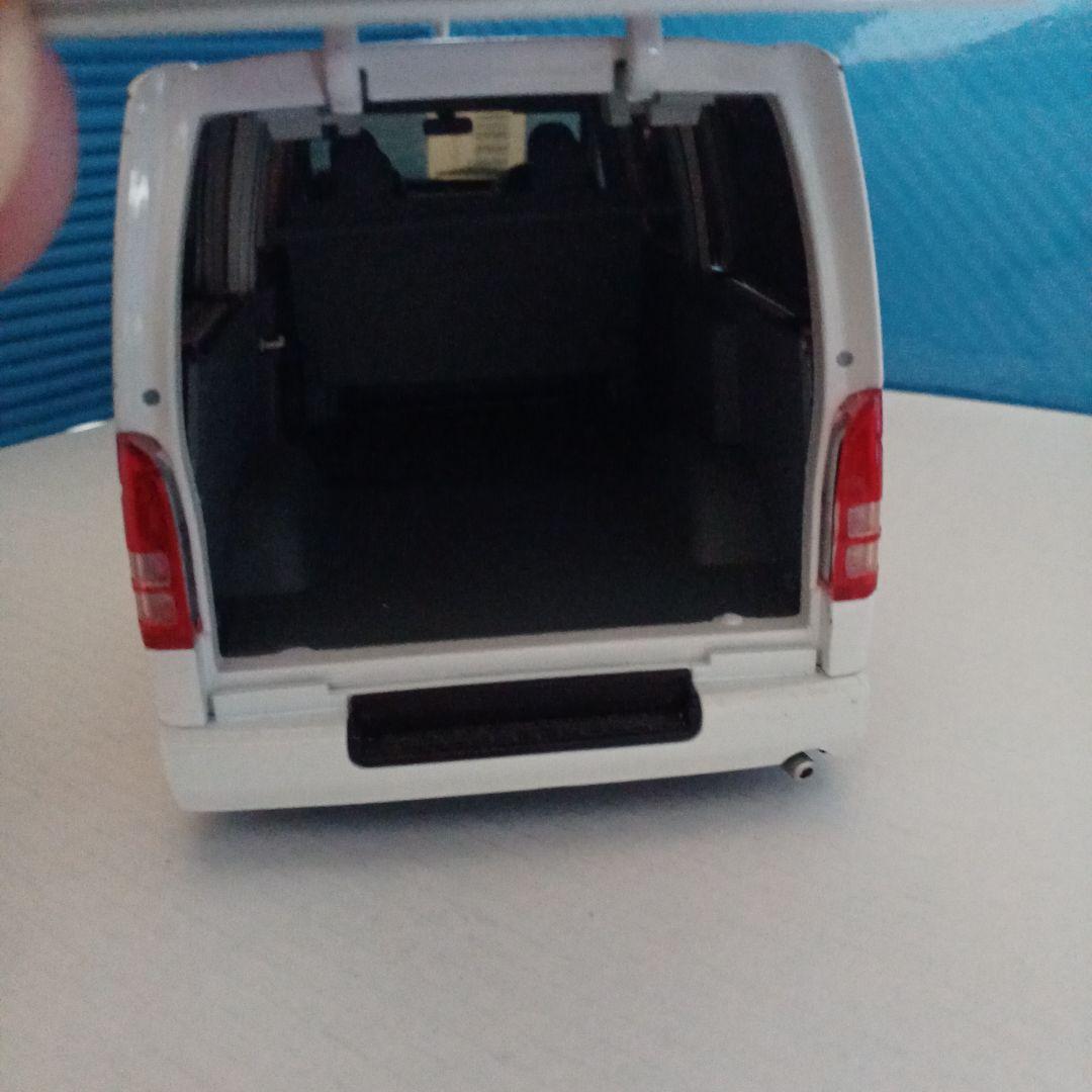 DISMハイエース200 1/24カスタムミニカー