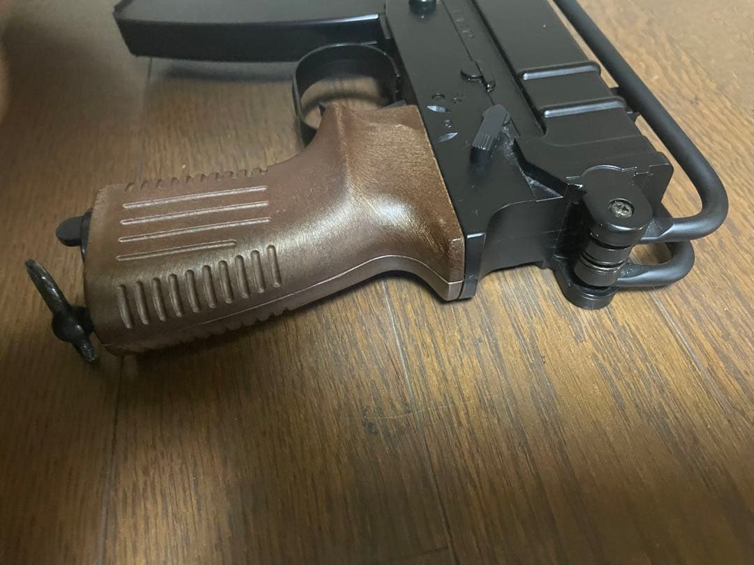 東京マルイ 　V-61 スコーピオン 予備マガジン付き　エアコキ