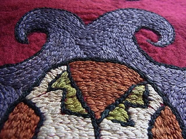 ☆S0812☆四方80㎝ 古い刺繍布 魔除布 ナイン・シャーマン