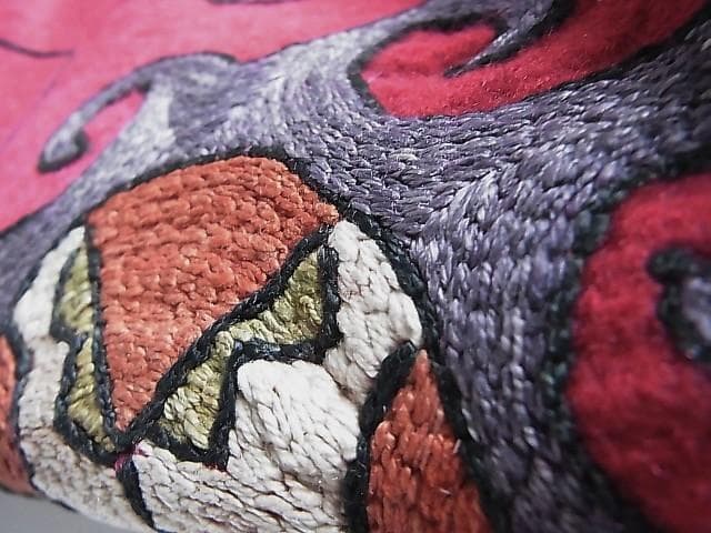 ☆S0812☆四方80㎝ 古い刺繍布 魔除布 ナイン・シャーマン