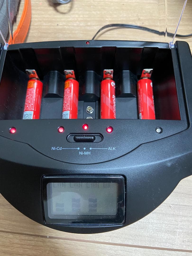 リフレッシュ機能付き単1?単4・9V電池充電器