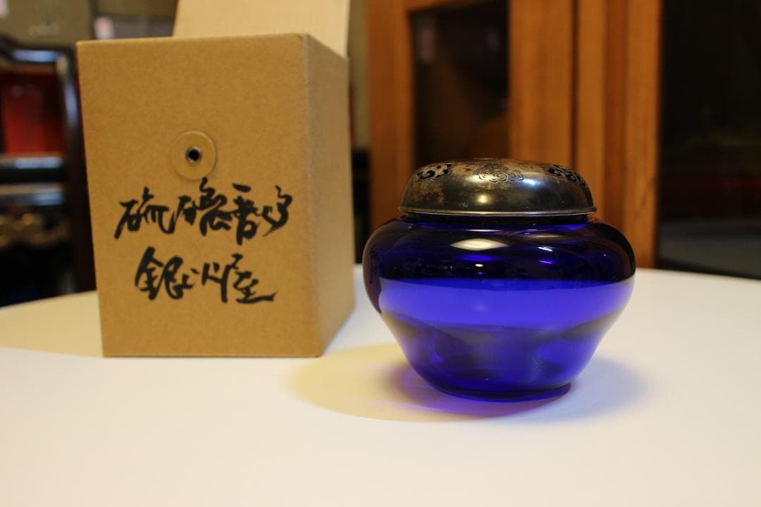純銀火屋瑠璃香炉　青色ガラス容器 金属蓋付き 純銀火屋瑠璃香炉 青色ガラス容器 金属蓋付き 純銀火屋瑠璃香炉