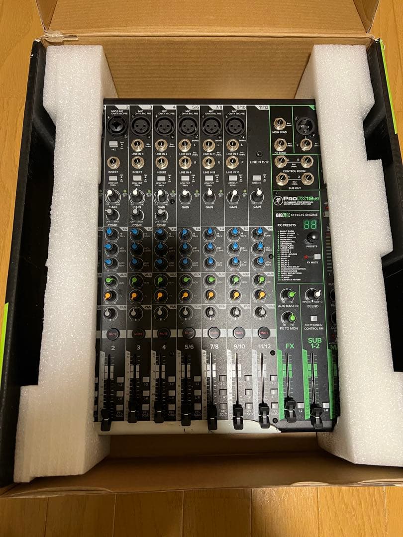 新春セール【ほぼ未使用】Mackie PROFX12v3 アナログミキサー